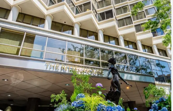 One-Night Stay in a Park View Room including Valet Parking